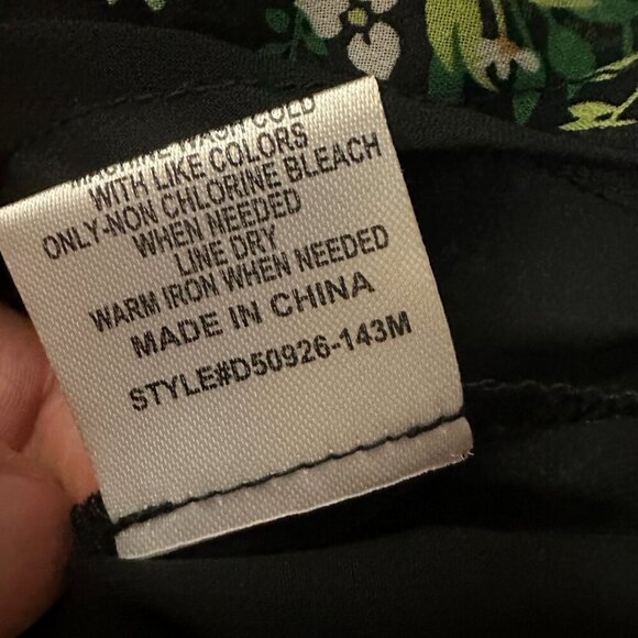 Q + A Los Angeles Maxi Dress Black Floral Ruffle Deep V - Picture 6 of 16